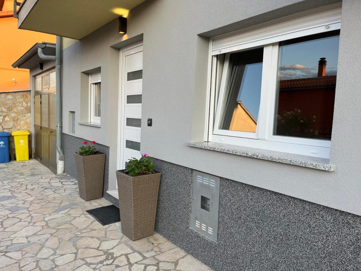 Apartment A & N With Free Private Parking พูลา ภายนอก รูปภาพ